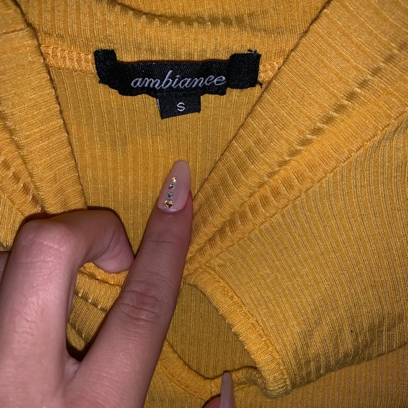 Yellow cold shoulder top - Picture 2 of 3